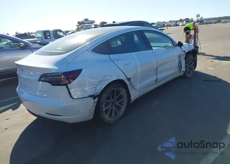 2020 Tesla Model 3 Long Range Dual Motor All-Wheel Drive z USA, uszkodzony, nr VIN 5YJ3E1EBXLF637482